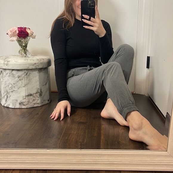 EUC TNA Aritzia Gray Joggers Small - Picture 2 of 9